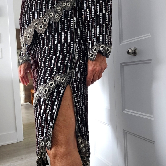 Dress with sequins and pearls - Picture 8 of 13